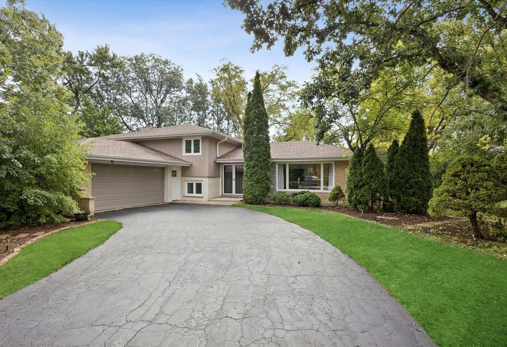 7525 W Manitoba Drive, Palos Heights, IL 60463