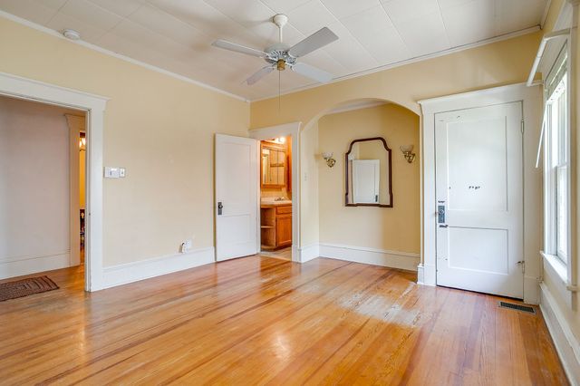 2124 Weatherbee Street, Fort Worth, TX 76110