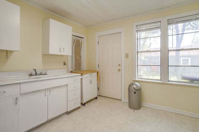 2124 Weatherbee Street, Fort Worth, TX 76110