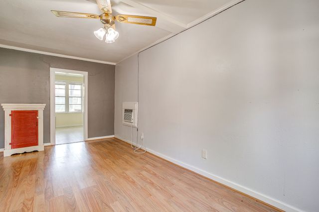 2124 Weatherbee Street, Fort Worth, TX 76110