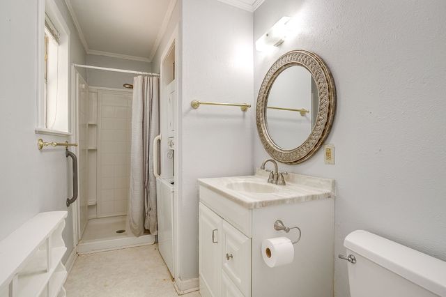 2124 Weatherbee Street, Fort Worth, TX 76110