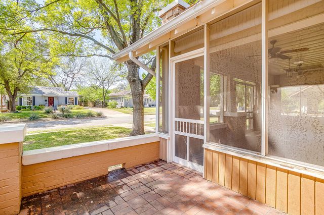 2124 Weatherbee Street, Fort Worth, TX 76110