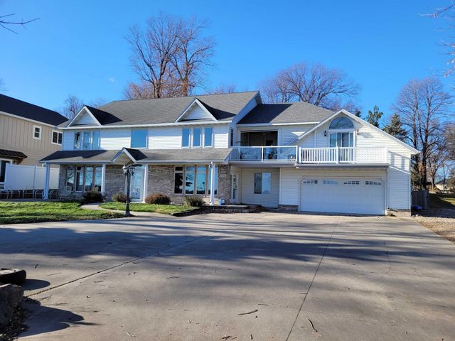 1082 W Lake Drive, Detroit Lakes, MN 56501