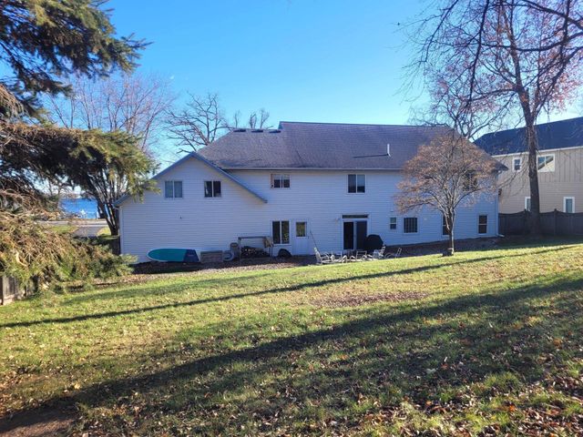 1082 W Lake Drive, Detroit Lakes, MN 56501