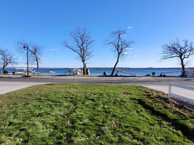 1082 W Lake Drive, Detroit Lakes, MN 56501