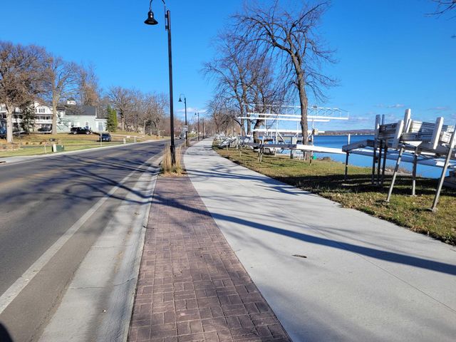 1082 W Lake Drive, Detroit Lakes, MN 56501