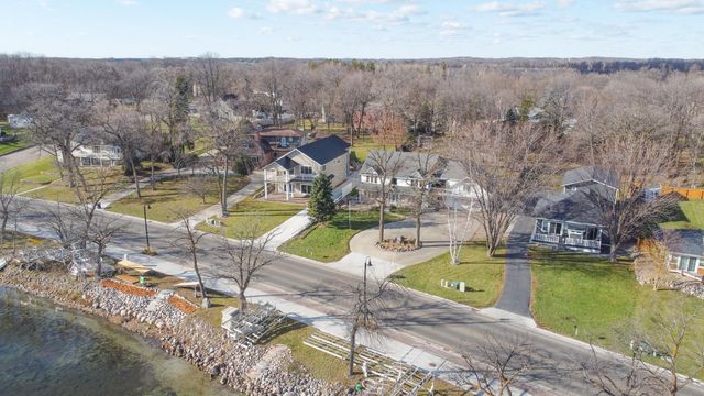1082 W Lake Drive, Detroit Lakes, MN 56501