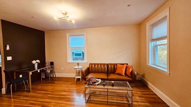 132 North 3, Salem, MA 01970