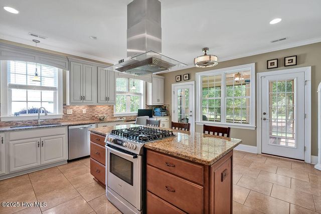 886 Hollybriar Drive, Bolivia, NC 28422