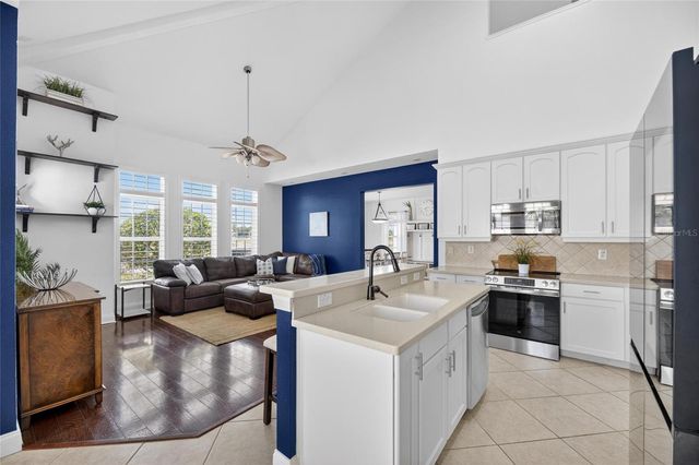 5536 LUMINAR POINTE LANE, Apollo Beach, FL 33572