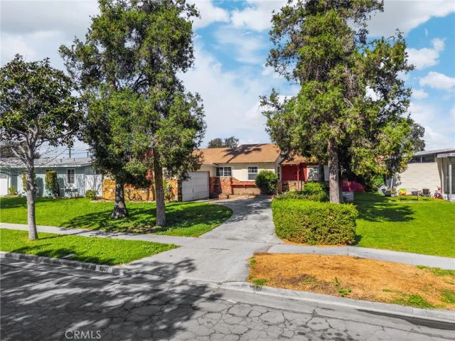 1207 W Woodcrest, Fullerton, CA 92833