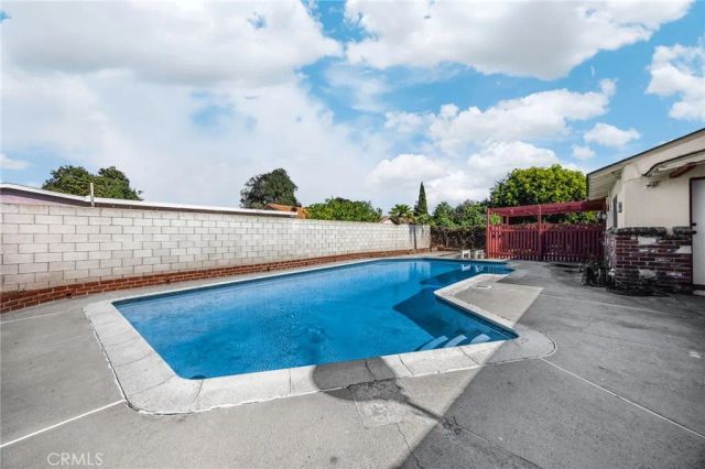 1207 W Woodcrest, Fullerton, CA 92833