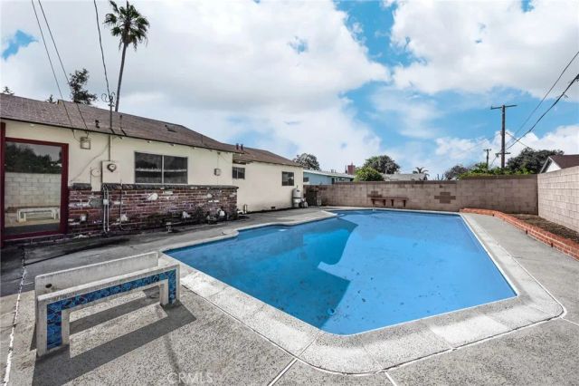 1207 W Woodcrest, Fullerton, CA 92833