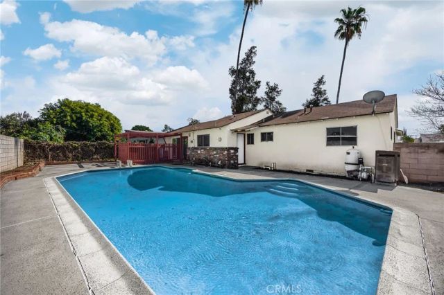 1207 W Woodcrest, Fullerton, CA 92833