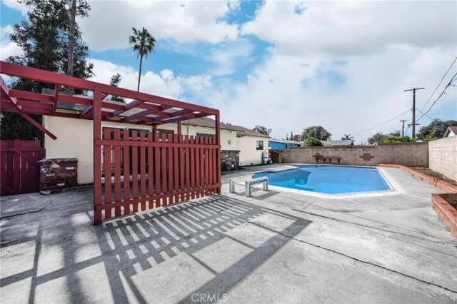 1207 W Woodcrest, Fullerton, CA 92833