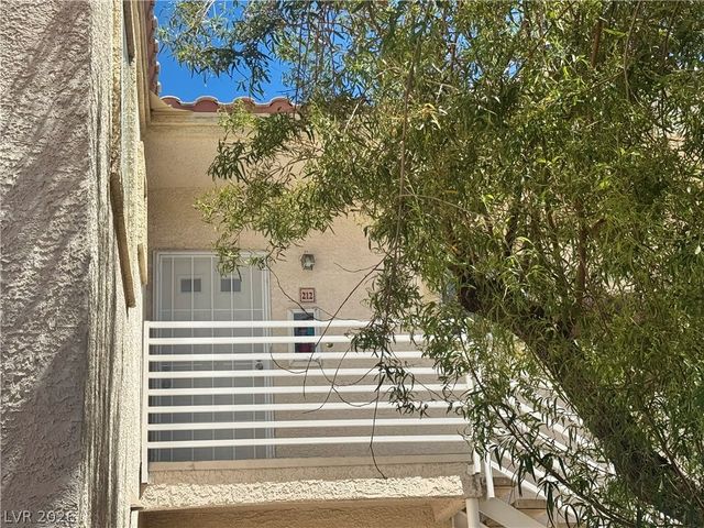 1900 North Torrey Pines Drive 212, Las Vegas, NV 89108