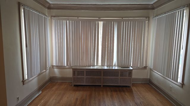 7627 S Bennett Avenue, Chicago, IL 60649