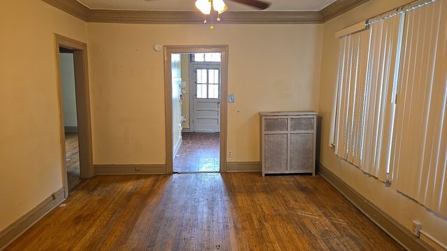 7627 S Bennett Avenue, Chicago, IL 60649