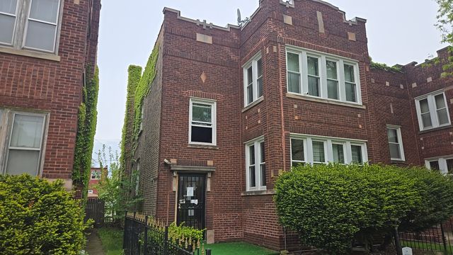 7627 S Bennett Avenue, Chicago, IL 60649