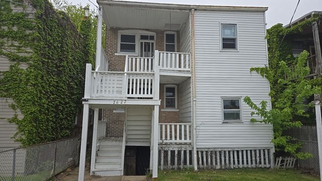 7627 S Bennett Avenue, Chicago, IL 60649