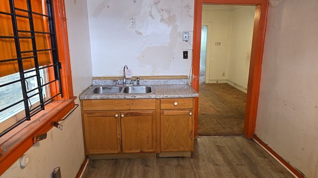 7627 S Bennett Avenue, Chicago, IL 60649