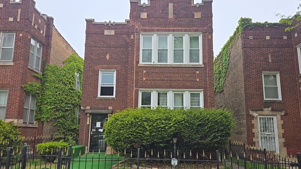 7627 S Bennett Avenue, Chicago, IL 60649