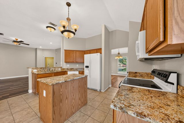 412 Sugar Mill Road, Cedar Hill, TX 75104