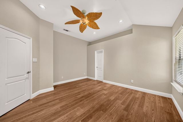 412 Sugar Mill Road, Cedar Hill, TX 75104