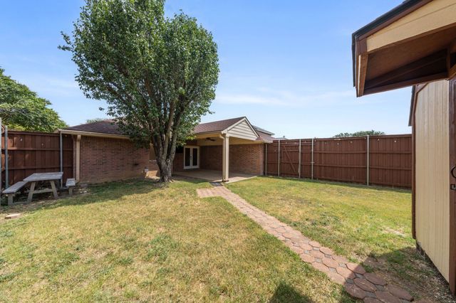 412 Sugar Mill Road, Cedar Hill, TX 75104