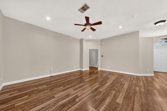 412 Sugar Mill Road, Cedar Hill, TX 75104