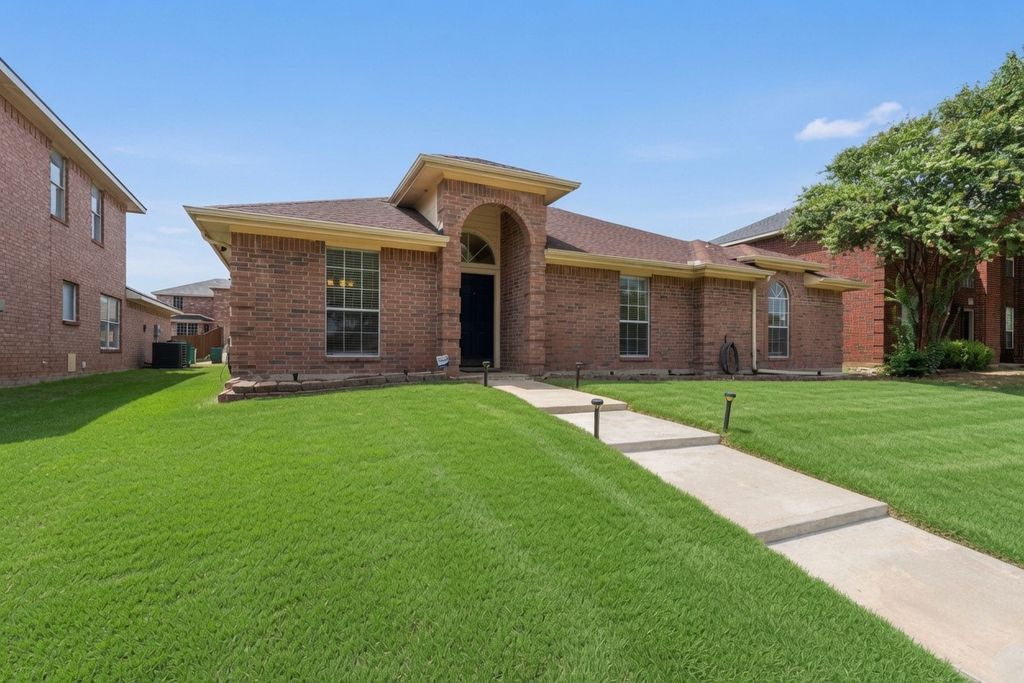 412 Sugar Mill Road, Cedar Hill, TX 75104