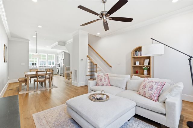 7333 Valley View Lane 702, Dallas, TX 75240