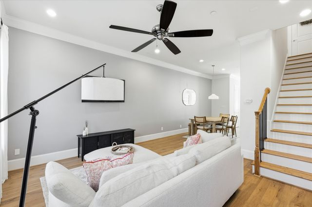 7333 Valley View Lane 702, Dallas, TX 75240