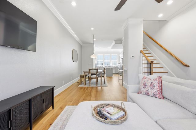 7333 Valley View Lane 702, Dallas, TX 75240