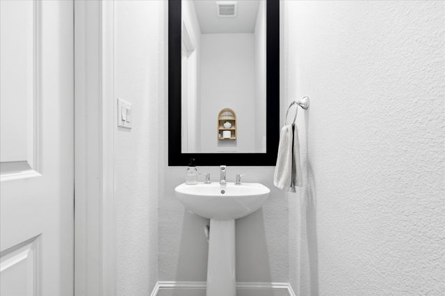 7333 Valley View Lane 702, Dallas, TX 75240