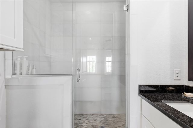 7333 Valley View Lane 702, Dallas, TX 75240