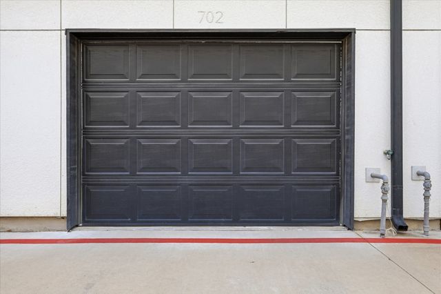 7333 Valley View Lane 702, Dallas, TX 75240