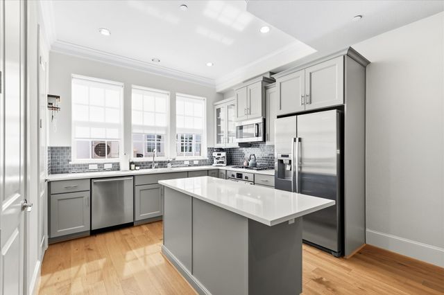 7333 Valley View Lane 702, Dallas, TX 75240