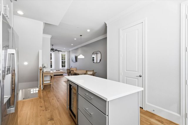 7333 Valley View Lane 702, Dallas, TX 75240