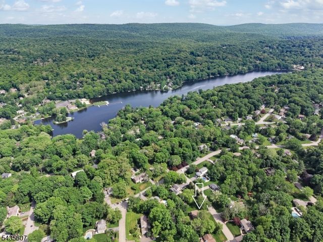 9 Jayne Ter, Ringwood Boro, NJ 07456