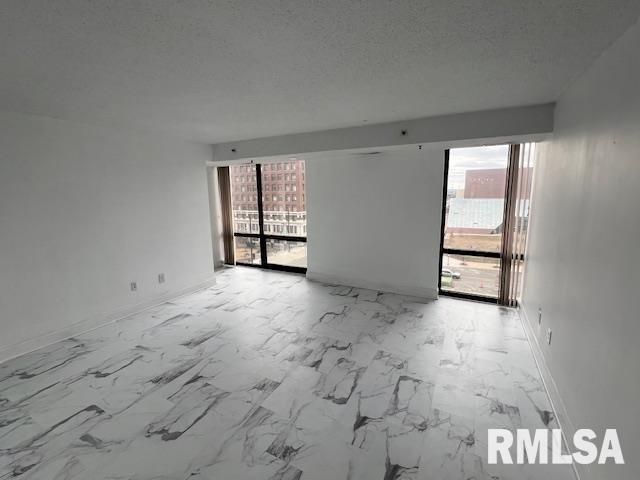 123 SW JEFFERSON Street E6W, Peoria, IL 61602