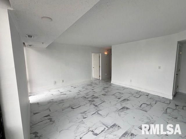 123 SW JEFFERSON Street E6W, Peoria, IL 61602