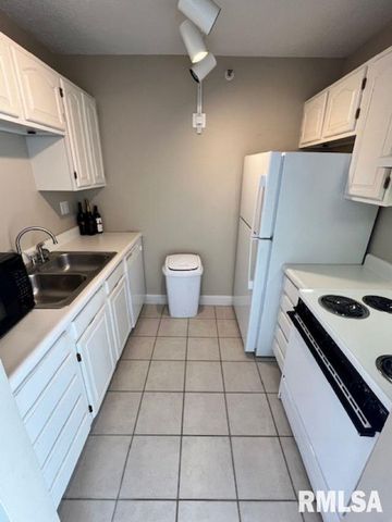 123 SW JEFFERSON Street E6W, Peoria, IL 61602