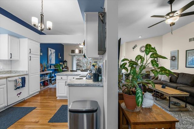 4462 Glenoaks Court, Warren, MI 48092