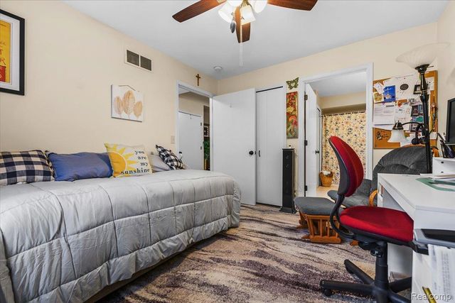 4462 Glenoaks Court, Warren, MI 48092