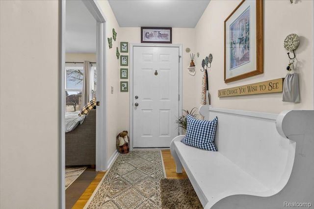 4462 Glenoaks Court, Warren, MI 48092