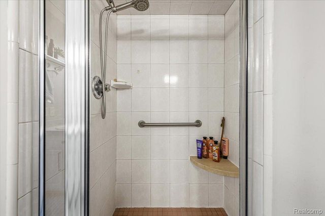 4462 Glenoaks Court, Warren, MI 48092