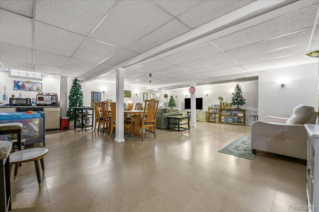 4462 Glenoaks Court, Warren, MI 48092