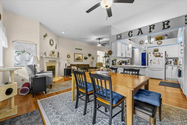 4462 Glenoaks Court, Warren, MI 48092