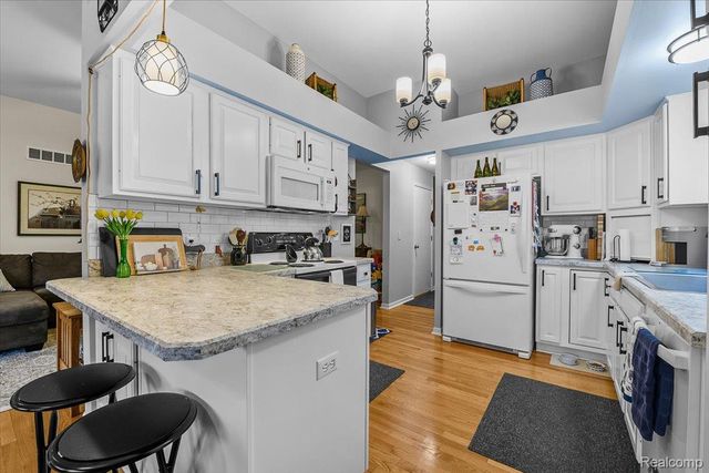 4462 Glenoaks Court, Warren, MI 48092